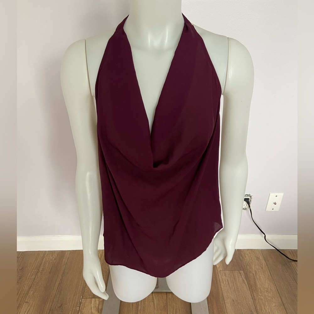 Lightweight camisole with plunging neckline 🤗